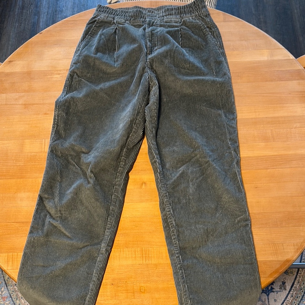 GAP Gray Straight Leg Pants with Classic Fit